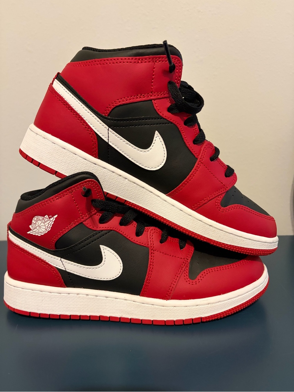 Retro Jordan 1 Mid Bred